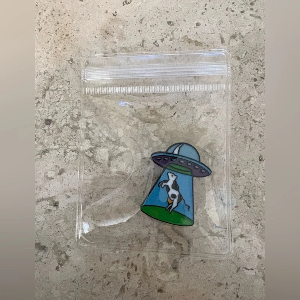 NEW! 3/$15 Cow UFO Enamel Pin - Picture 2 of 3